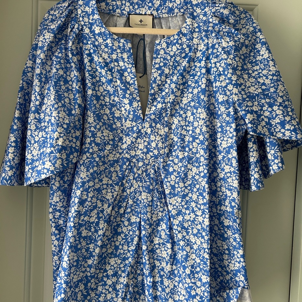 TUCKERNUCK X CAMERAN EUBANKS
WIMBERLY Blooms on Broad Finley Flutter Sleeve Top